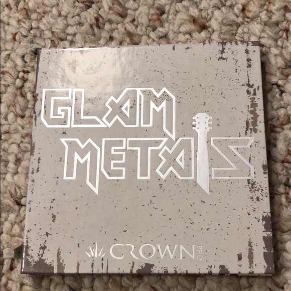 Crown Eyeshadow Palette - Picture 2 of 3